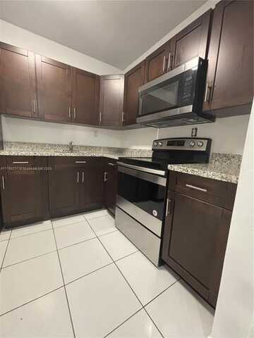 140 Royal Palm Rd, Hialeah Gardens, FL 33016