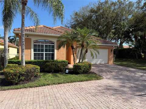 8041 Via Hacienda, Riviera Beach, FL 33418