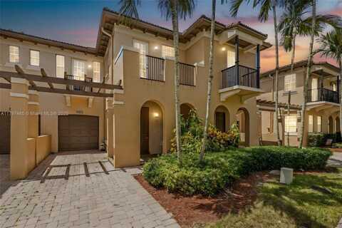 8706 Blaze Ct, Davie, FL 33328