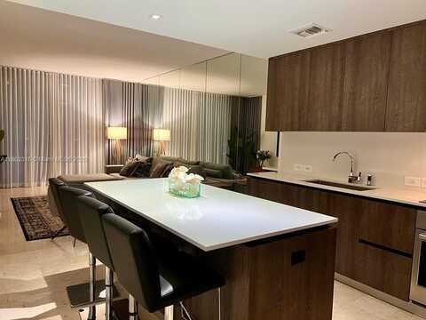 88 SW 7th St, Miami, FL 33130