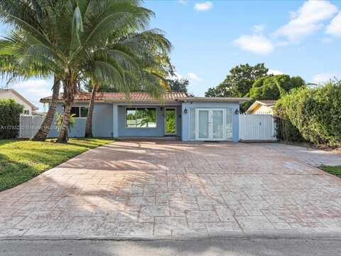 6820 SW 9th St, Pembroke Pines, FL 33023