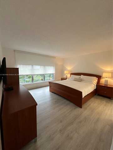 3600 N Mystic Pointe Dr, Aventura, FL 33180