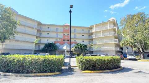 8290 Lake Dr, Doral, FL 33166