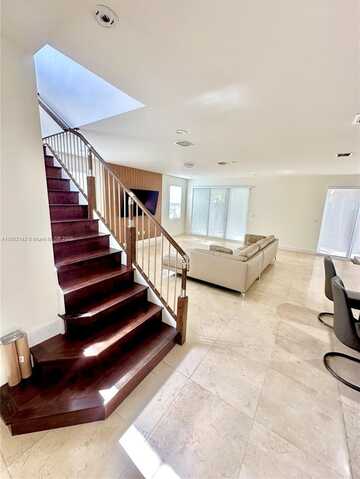 10450 NW 69th Ter, Doral, FL 33178