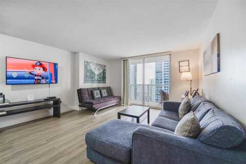 1200 Brickell Bay Dr, Miami, FL 33131