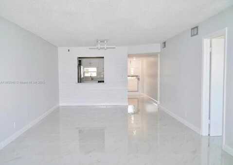 691 S Hollybrook Dr, Pembroke Pines, FL 33025