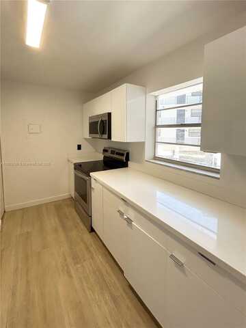 888 NE 132nd St, North Miami, FL 33161