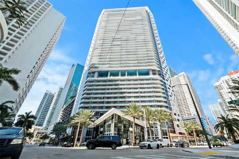 1300 Brickell Bay Dr, Miami, FL 33131