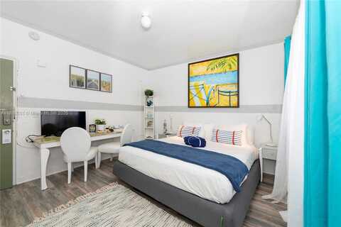 6760 Collins Ave, Miami Beach, FL 33141