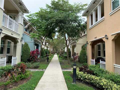 2947 St Thomas Dr, Cooper City, FL 33024