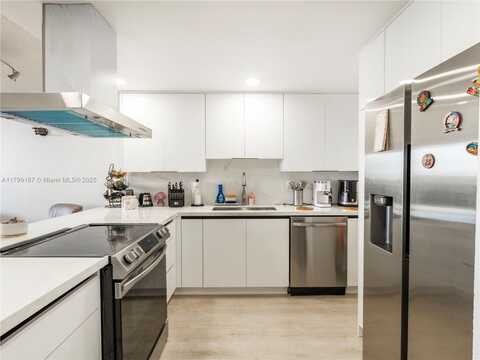1825 W 44th Pl, Hialeah, FL 33012