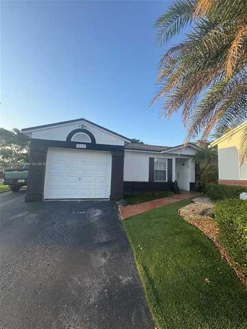 19321 NW 83rd Ave, Hialeah, FL 33015