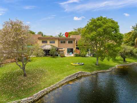 1104 NW 79th Dr, Plantation, FL 33322