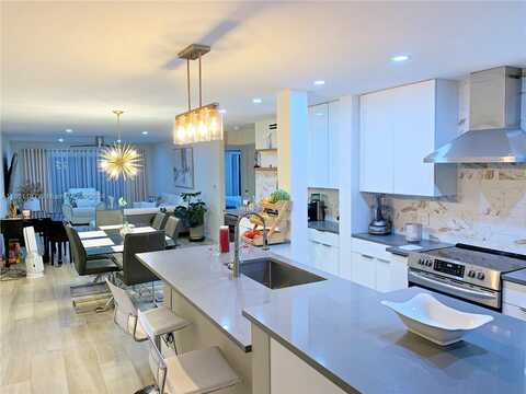 4701 Martinique Dr, Coconut Creek, FL 33066
