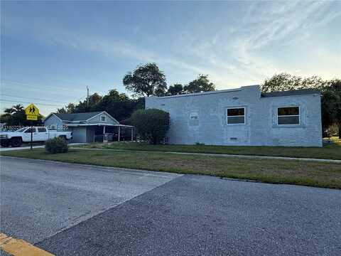 500 Evergreen Dr, Lake Park, FL 33403