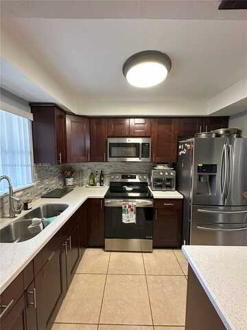 13707 Kendale Lakes Cir, Miami, FL 33183