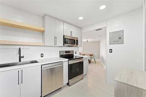 3301 N Country Club Dr, Aventura, FL 33180