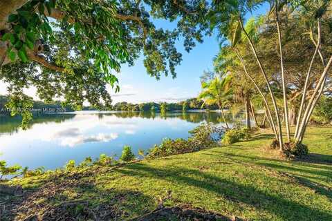 9000 School House Rd, Coral Gables, FL 33156