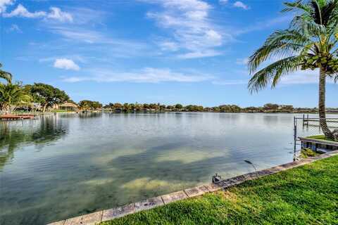 8411 NW 19th St, Pembroke Pines, FL 33024
