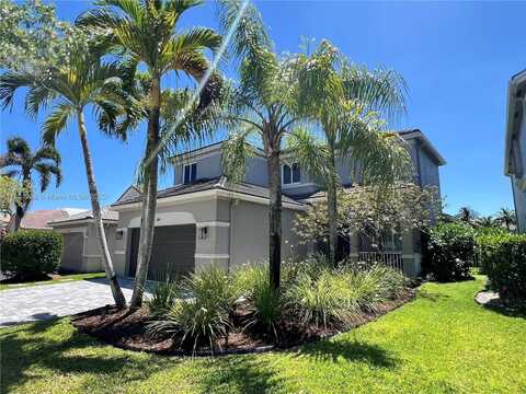 1192 Chinaberry Dr, Weston, FL 33327