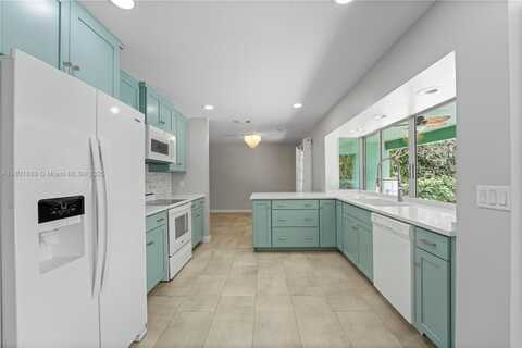 2911 SW 108th Way, Davie, FL 33328