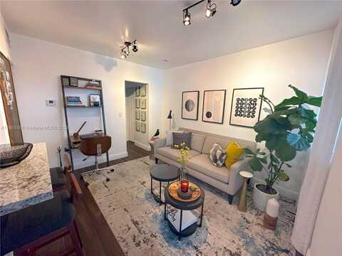 540 NW 7th St, Miami, FL 33136
