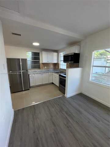8900 NW 25th Ave, Miami, FL 33147