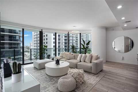 45 SW 9th St, Miami, FL 33130