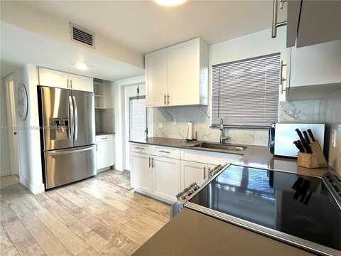 8300 Sunrise Lakes Blvd, Sunrise, FL 33322