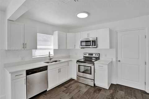 242 SW 9th St, Dania Beach, FL 33004