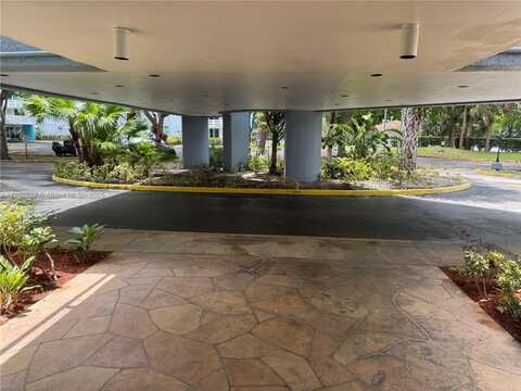 901 Hillcrest Dr, Hollywood, FL 33021
