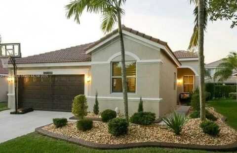 1538 Winterberry Ln, Weston, FL 33327