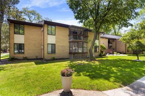 6 Pine Cluster Circle, Manalapan, NJ 07726