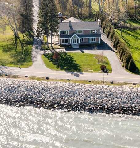 7515 N Beach Dr, Fox Point, WI 53217