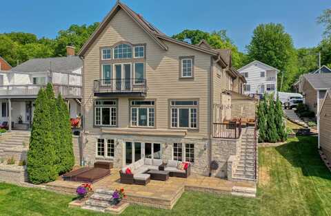 477 Park Ave, Pewaukee, WI 53072