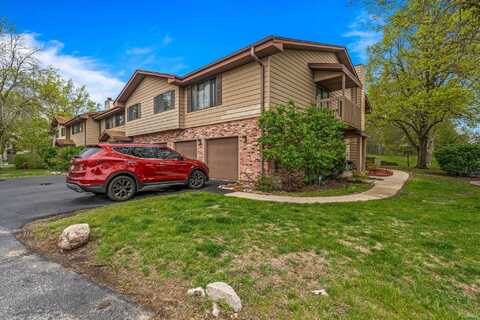 8044 W Manor Cir, Milwaukee, WI 53223