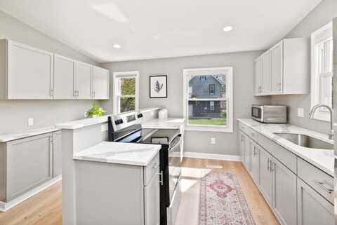2935 N Richards St, Milwaukee, WI 53212