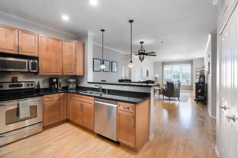 3930 S Lake Dr, Saint Francis, WI 53235