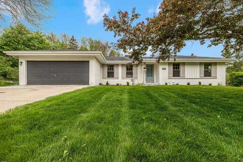 2451 Pendleton Pl, Waukesha, WI 53188