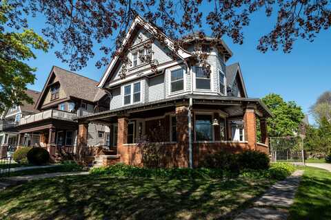 2834 N Murray Ave, Milwaukee, WI 53211