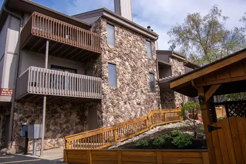 848 Kendall Ln, Lake Geneva, WI 53147