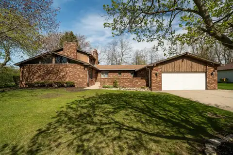 9 Sandalwood Ct, Wind Point, WI 53402