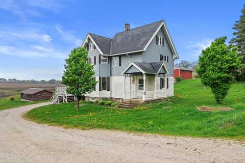 N47w26699 Lynndale Rd, Pewaukee, WI 53072