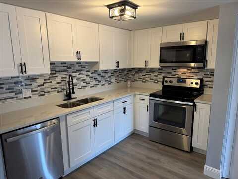 8198 FAIRWAYS CIRCLE, OCALA, FL 34472