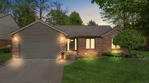 2053 Roundtree, Rochester Hills, MI 48307