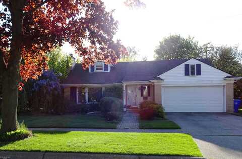 32111 Crestwood, Fraser, MI 48026
