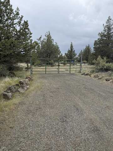 11805 SW Squaw Flat Road, Culver, OR 97734