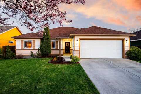 2374 NW Fir Avenue, Redmond, OR 97756