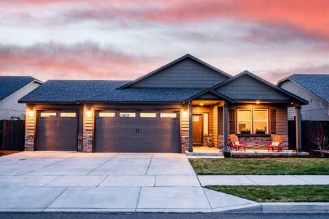 899 NW 26th Way, Redmond, OR 97756