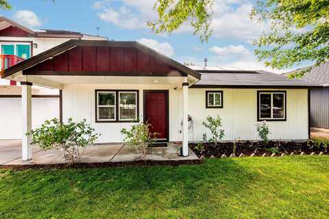 2461 NE 5th Street, Redmond, OR 97756